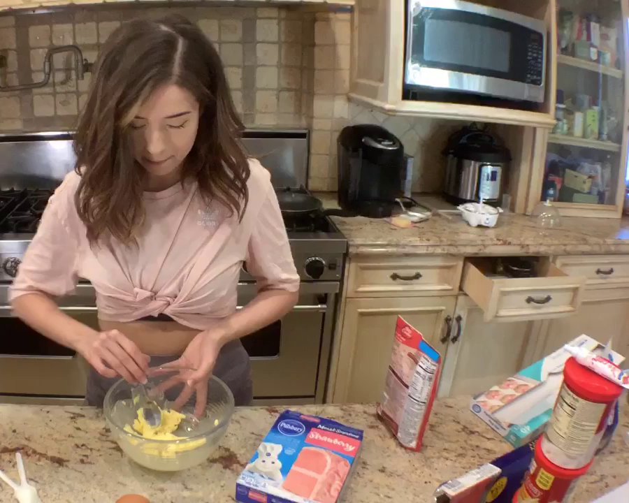 Preview image for pokimane part 1 (snapleak.io)