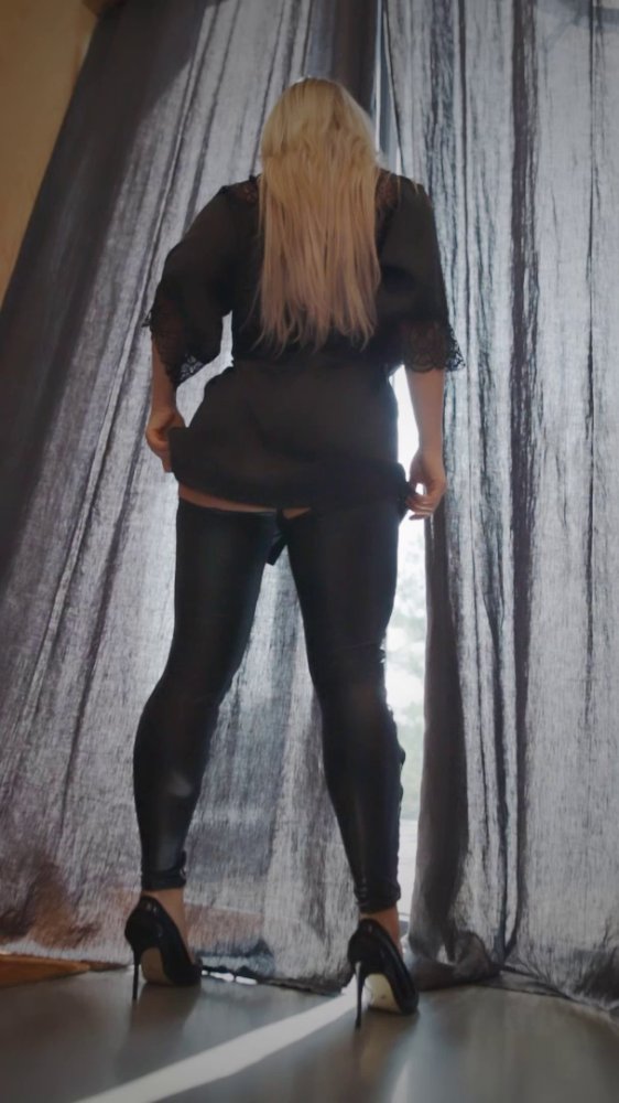 Preview image for neringa kriziute@onlyfans_golds