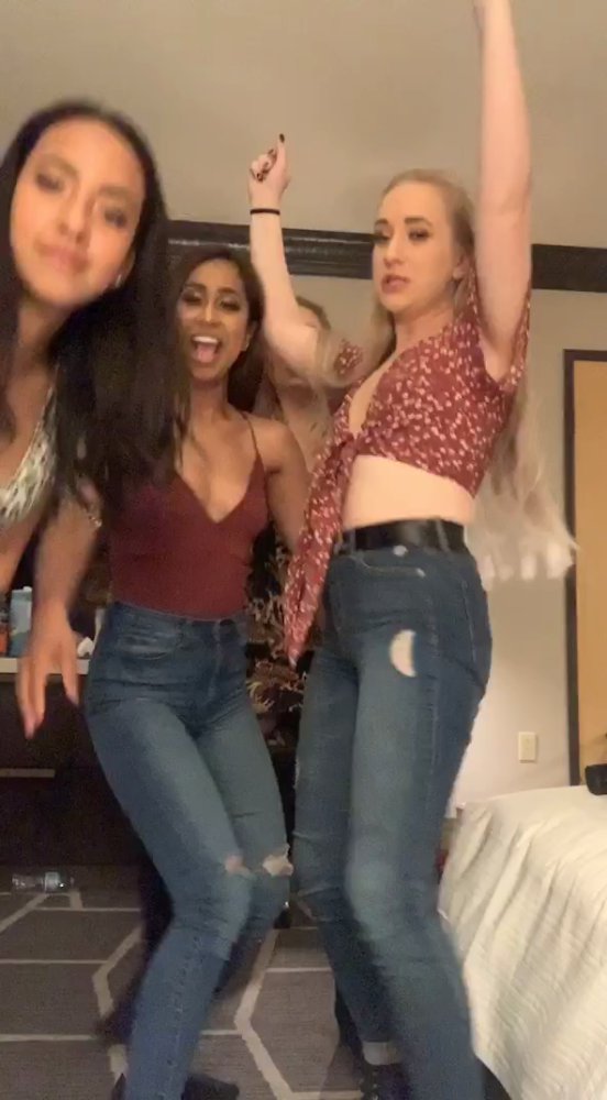 Preview image for downloaded from leakedbb.com -- triller girls