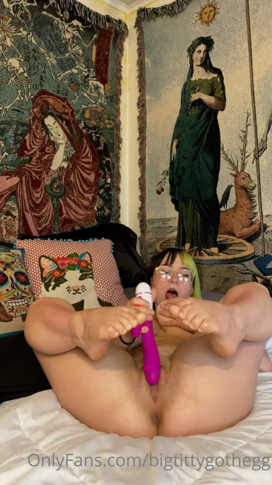 Preview image for bigtittygothegg