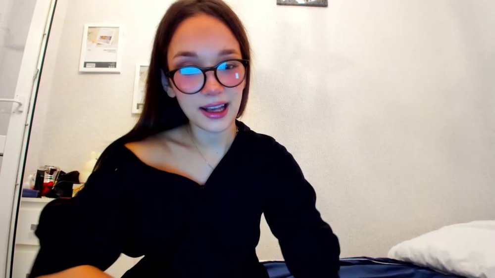 Preview image for [chaturbate] ellie_leen - march 2022