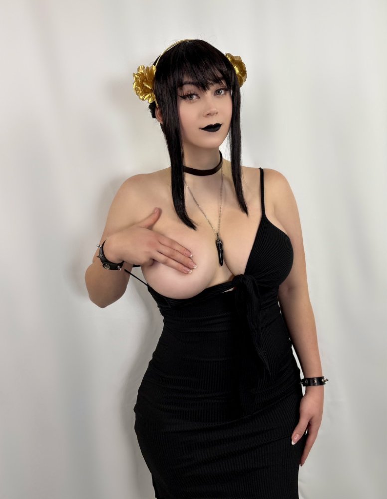 Preview image for @itsonlyy on telegram - buttercupcosplays