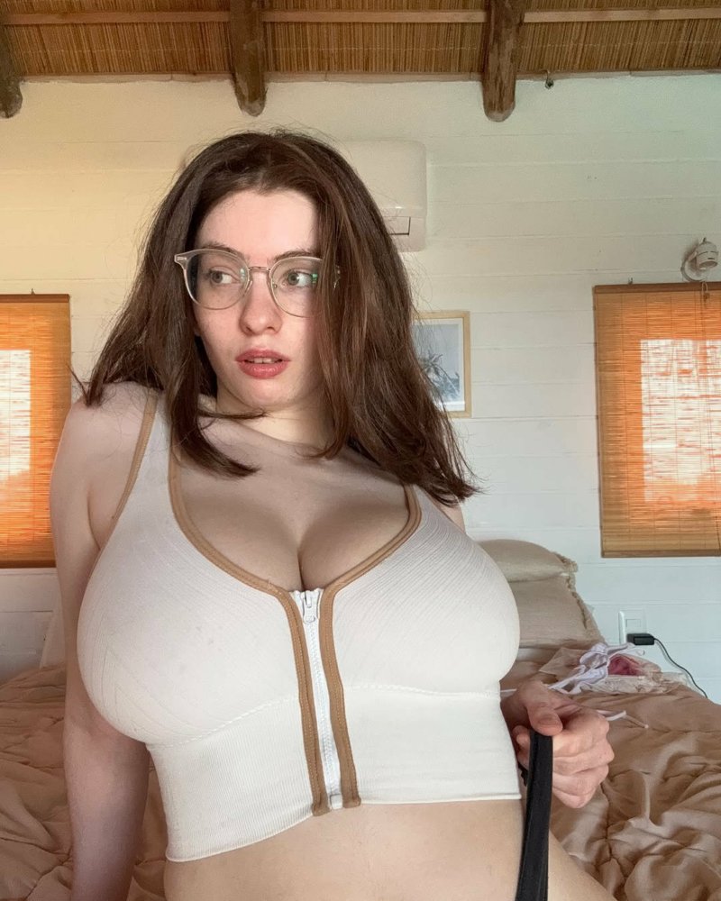 Preview image for emilyforyouuu -by telegram gigafans.net (gdEq)