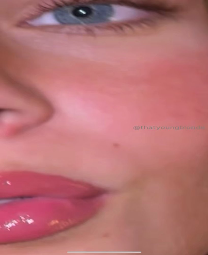 Preview image for mollymercedes - website onlymega.vip