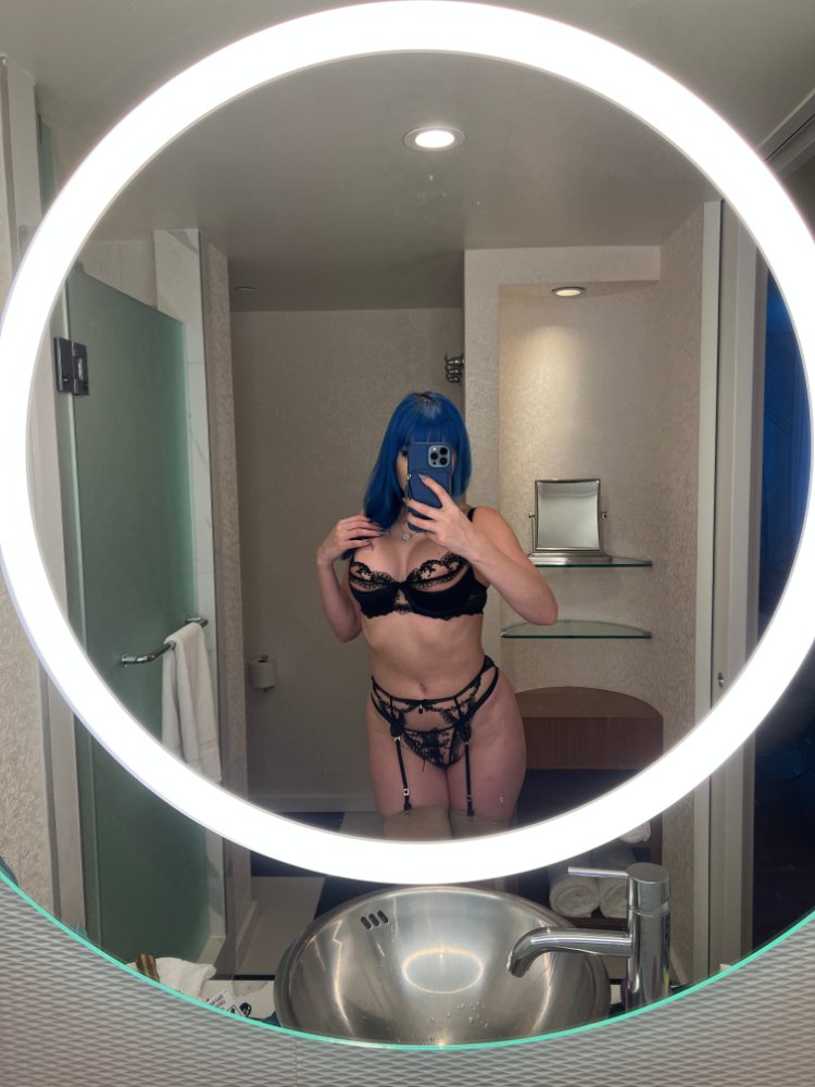 Preview image for jewelzblu by telegram gigafans.net (Cy79)