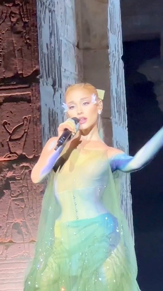 Preview image for ariana grande met gala
