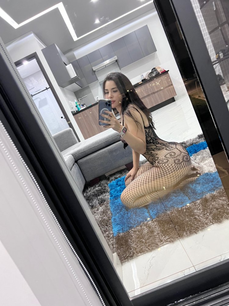Preview image for adriana olivarez - join @plugleakshub on telegram - azzyman