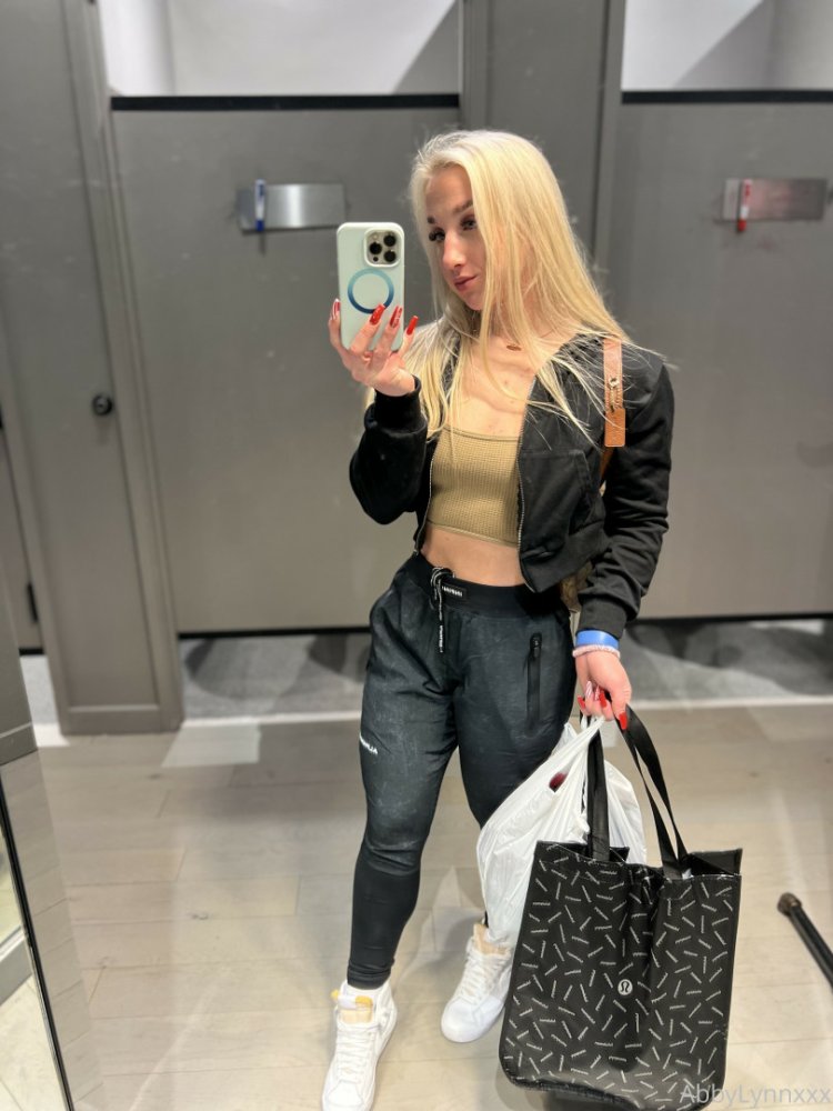 Preview image for abbylynnxxx by telegram gigafans.net (yTMZ)