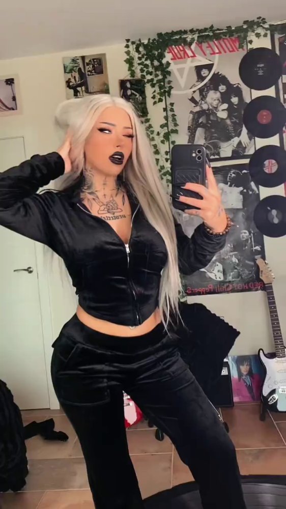 Preview image for emiliajolie fap4lm.com
